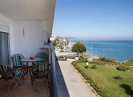 Apartamento En Nerja. Primera Linea De Playa Exterior photo