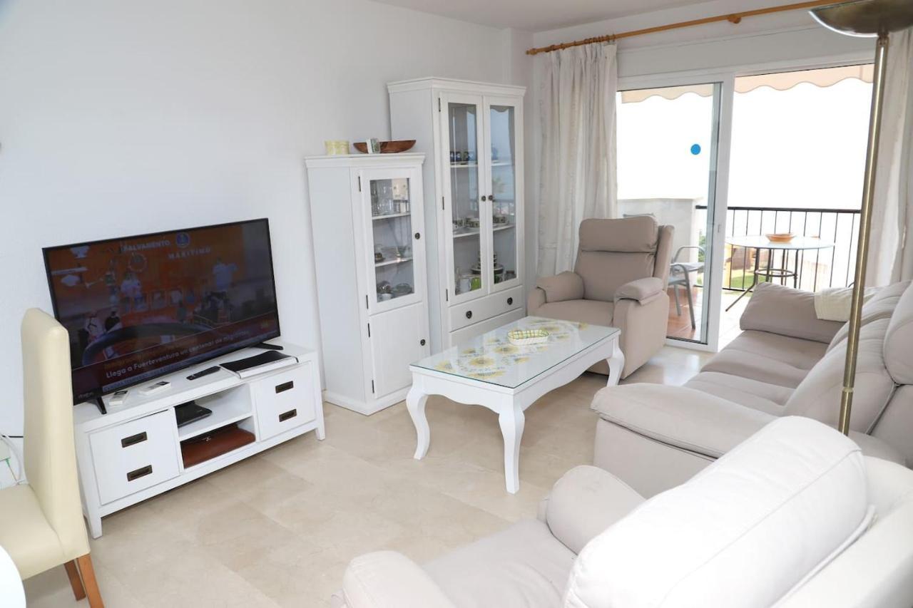 Apartamento En Nerja. Primera Linea De Playa Exterior photo
